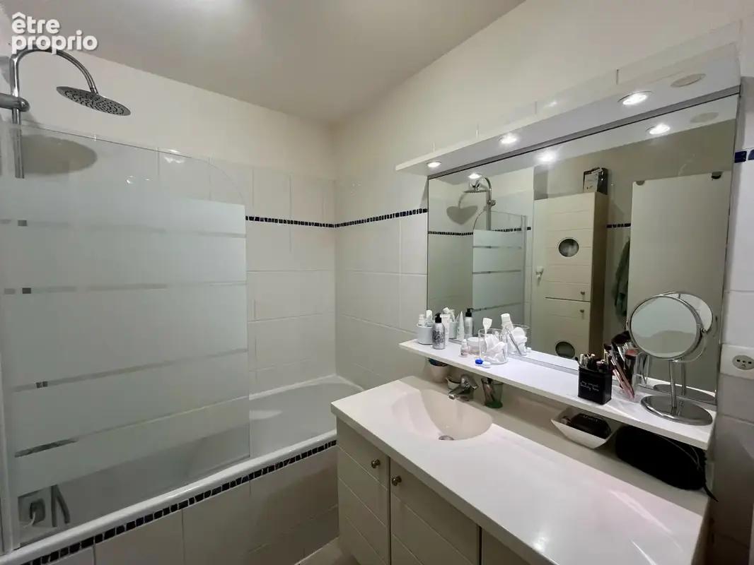 Rare à la vente: Spacieux T5 de 104m2 au coeur d'un écrin de verdure - photo 8