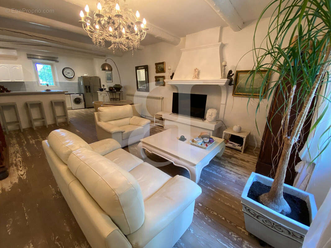 Maison à PERNES-LES-FONTAINES