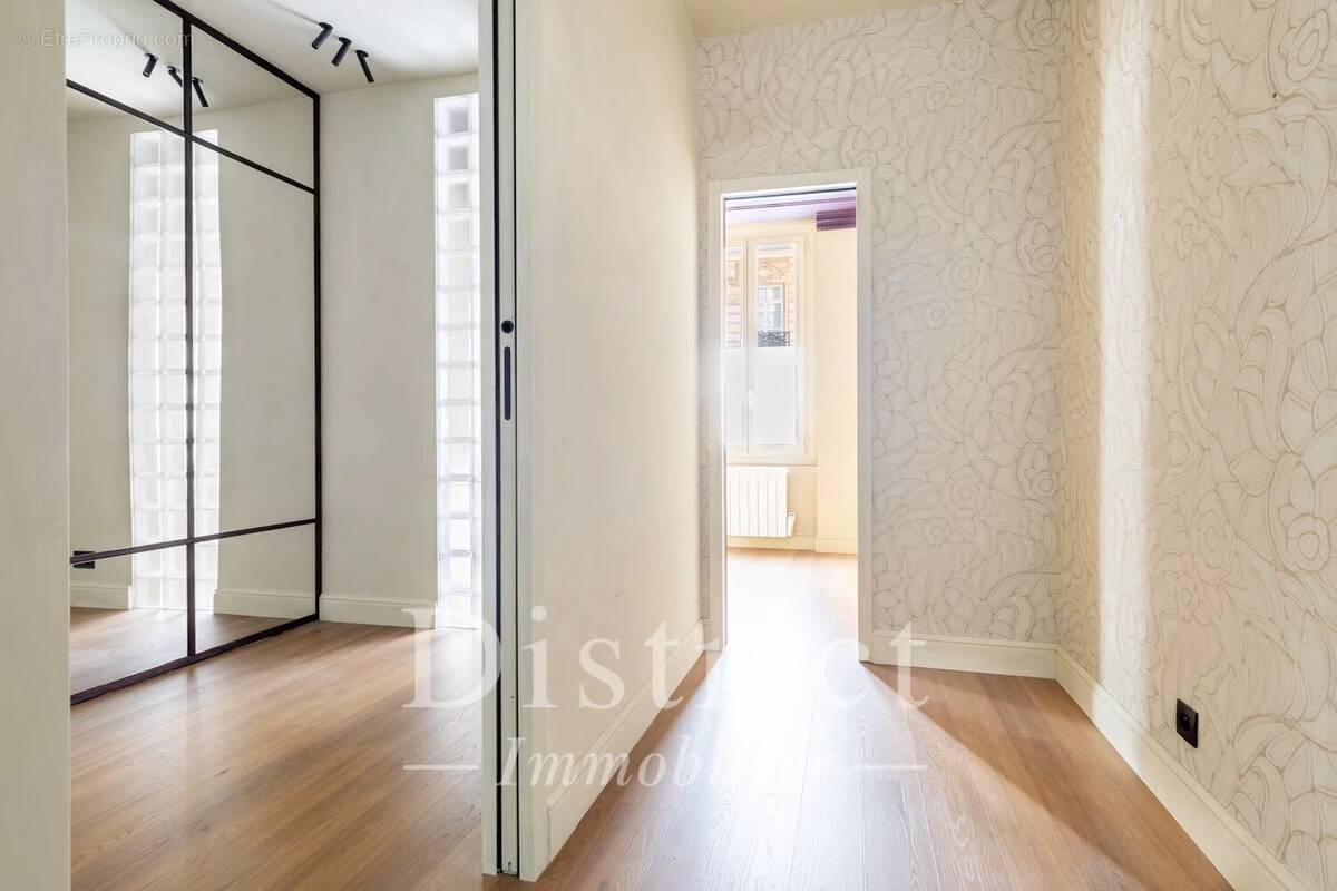 Appartement à PARIS-8E