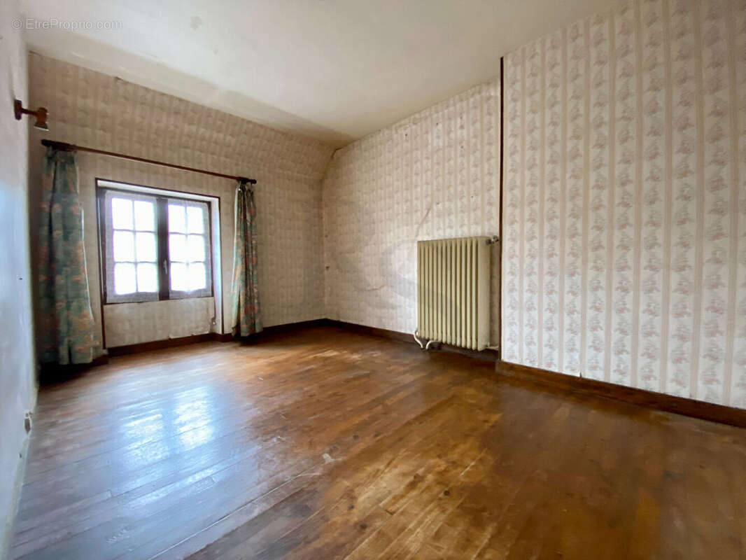 Maison à SAINT-BOMER-LES-FORGES