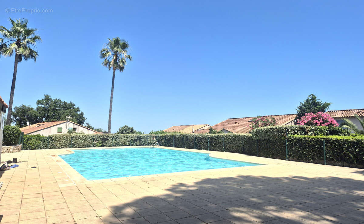 Appartement à COGOLIN