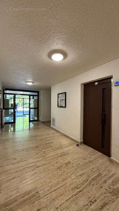 COUP DE CUR  Appartement 4 pièces entièrement rénové, lumineux, avec balcon et parking - photo 14
