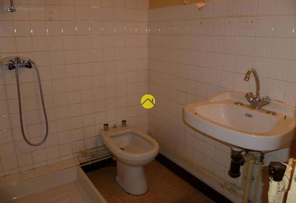 Commerce à SAINT-AMAND-MONTROND