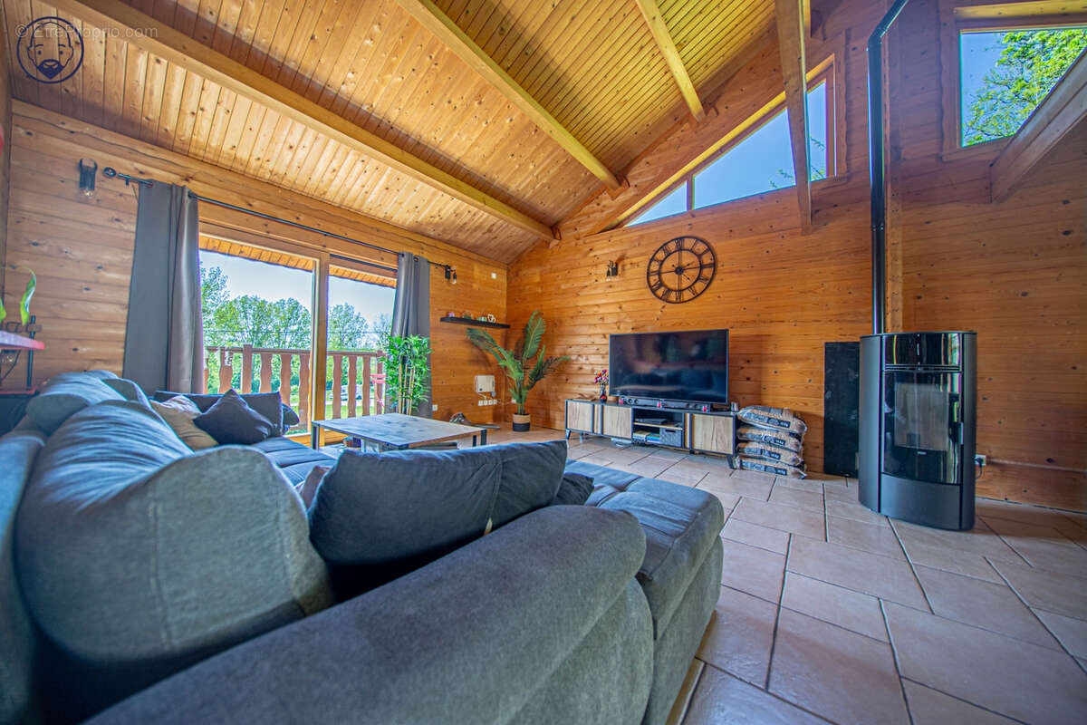 Chalet lumineux avec terrasse et dépendance - photo 2