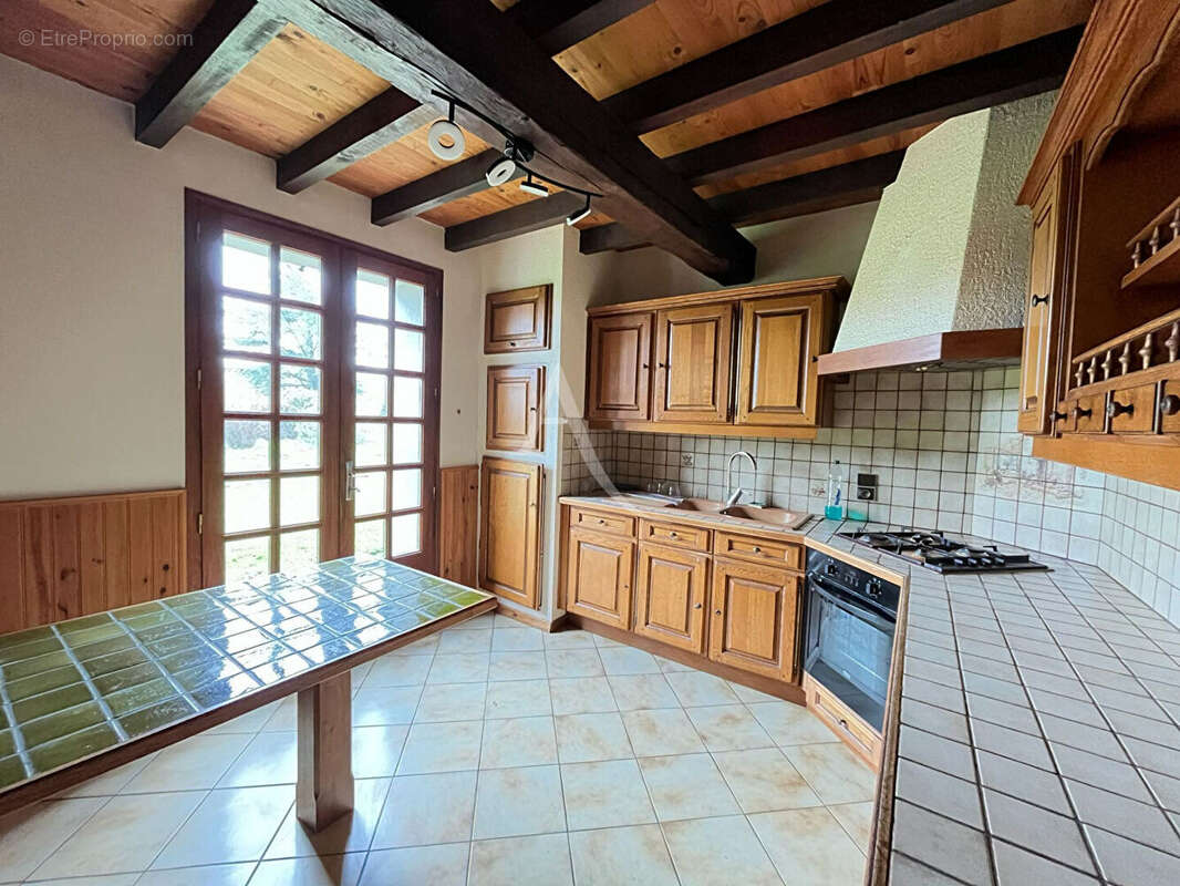 Maison familiale de 135m² avec 5 chambres sur une belle parcelle de près de 7000m² - photo 4