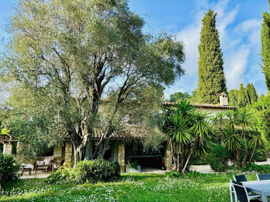 Maison 204m² à MOUGINS - photo 2