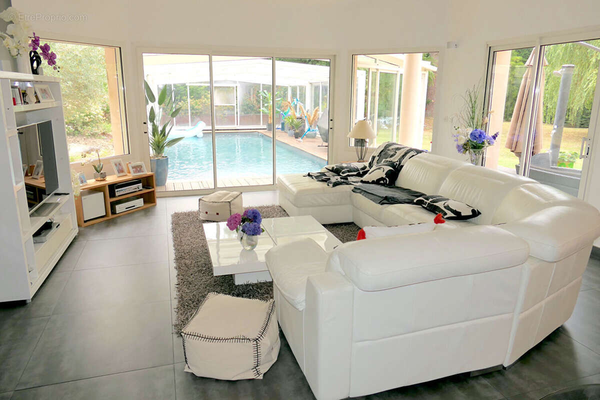 Propriété de 196 m2 - 4 Chambres - Piscine - Les Sorinieres - photo 2