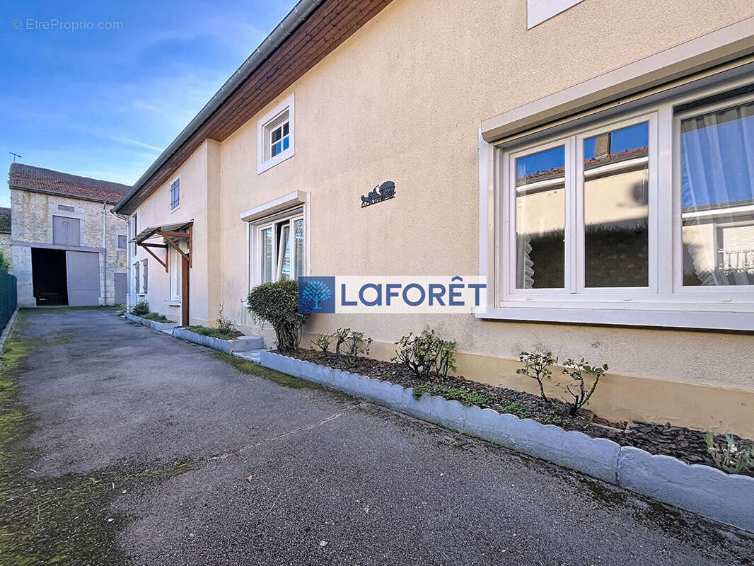 Maison à DOMMARTIN-LE-SAINT-PERE