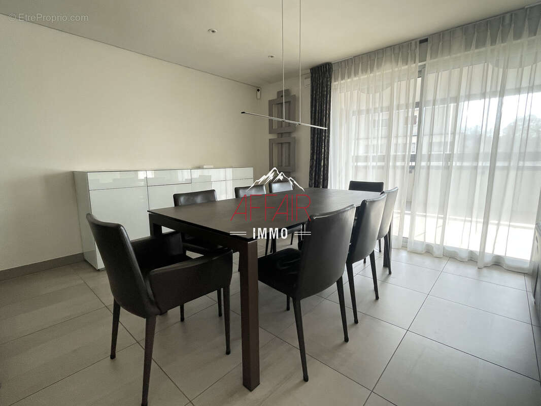 Appartement à COLLONGES-SOUS-SALEVE