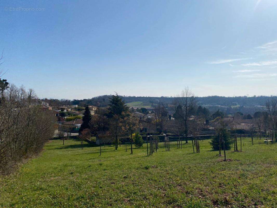Terrain à CHATEAUNEUF-SUR-ISERE