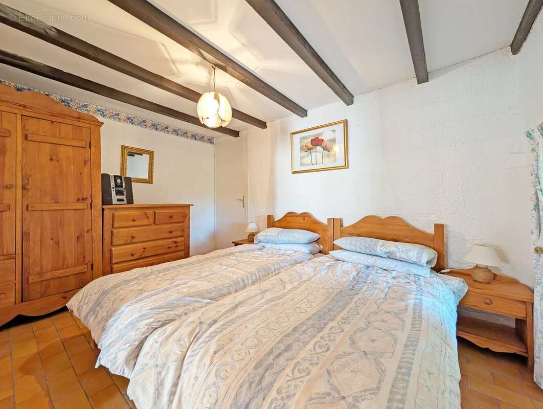 Maison en pierre de caractère avec deux chambres, piscine et maison d'amis - photo 12