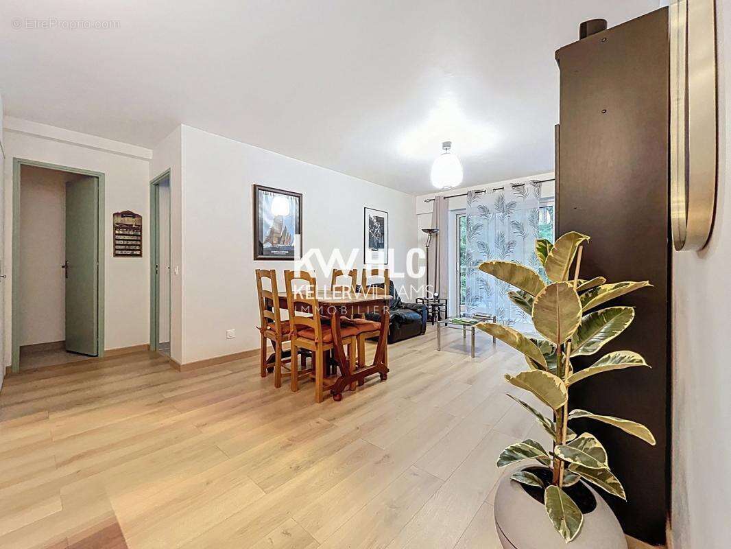 Appartement à MANDELIEU-LA-NAPOULE