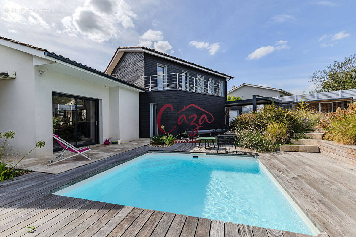 Maison à CARBON-BLANC