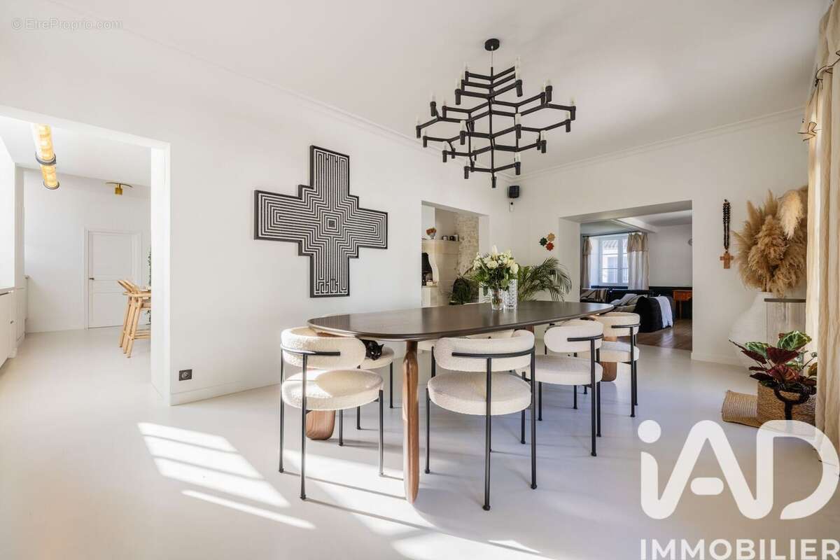 Maison 300 m² à La Rochelle  - photo 6