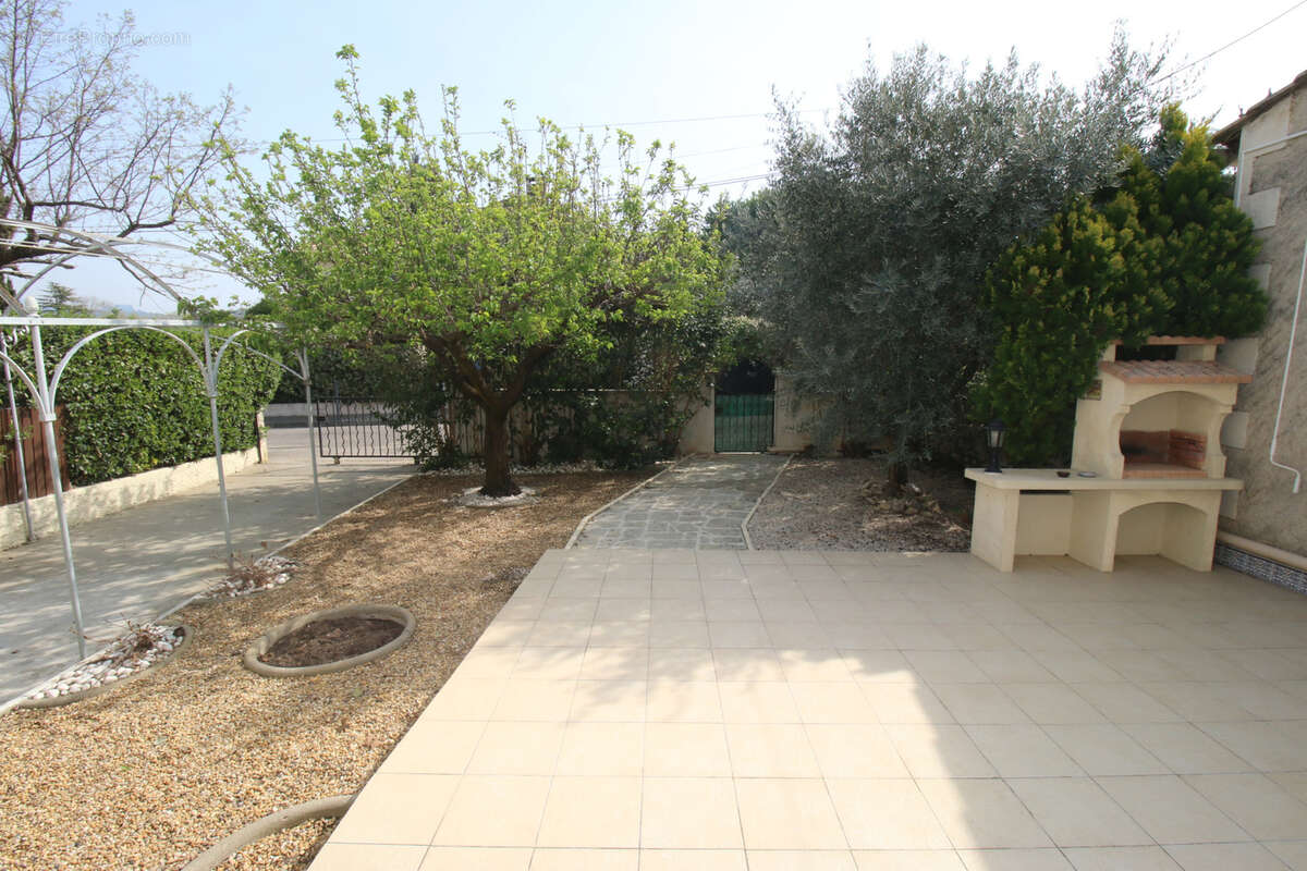 Maison à FONTVIEILLE