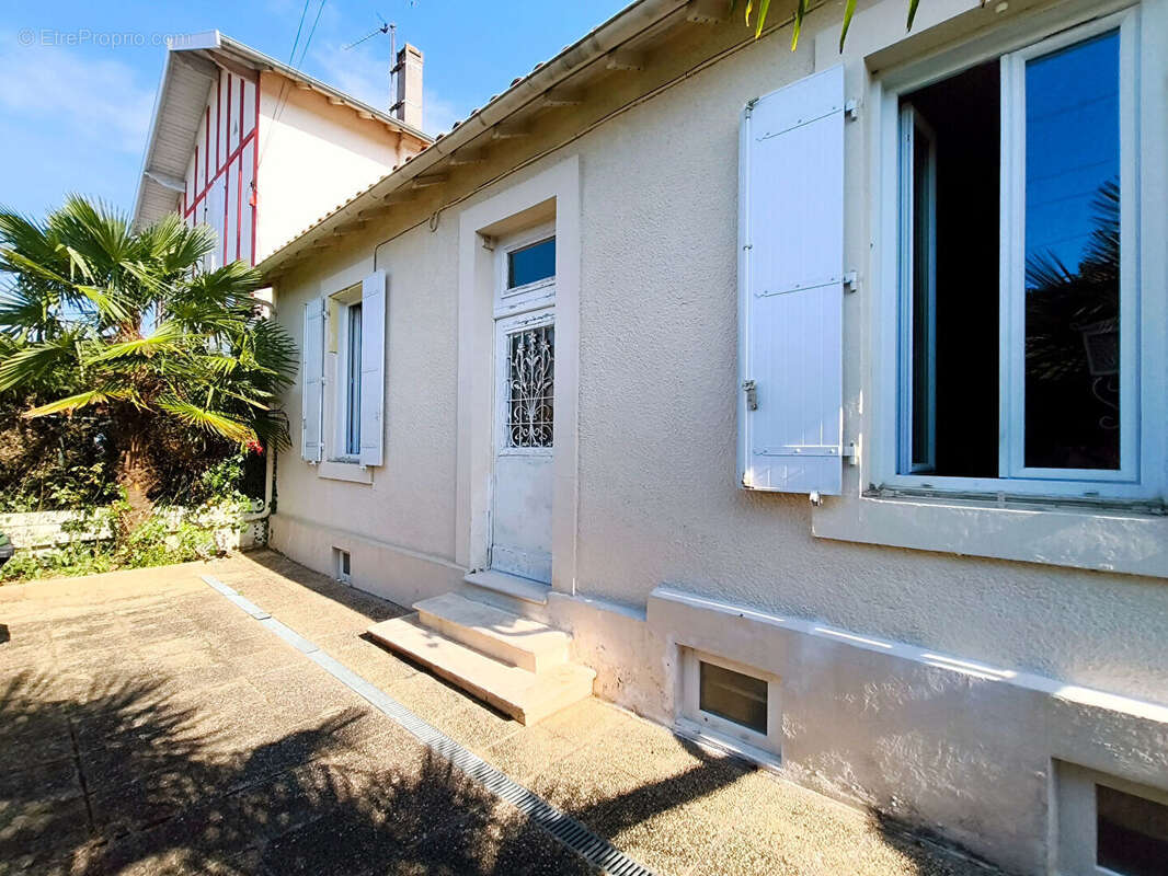 Maison à SAINTES