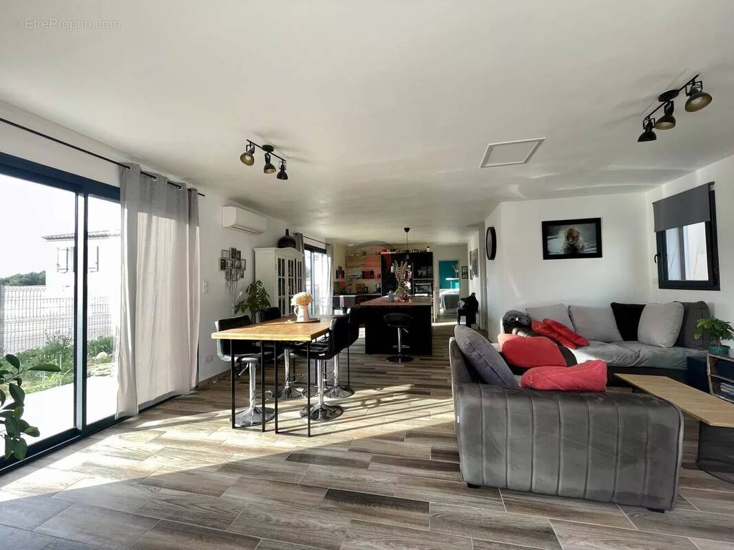 Maison à LE CASTELLET