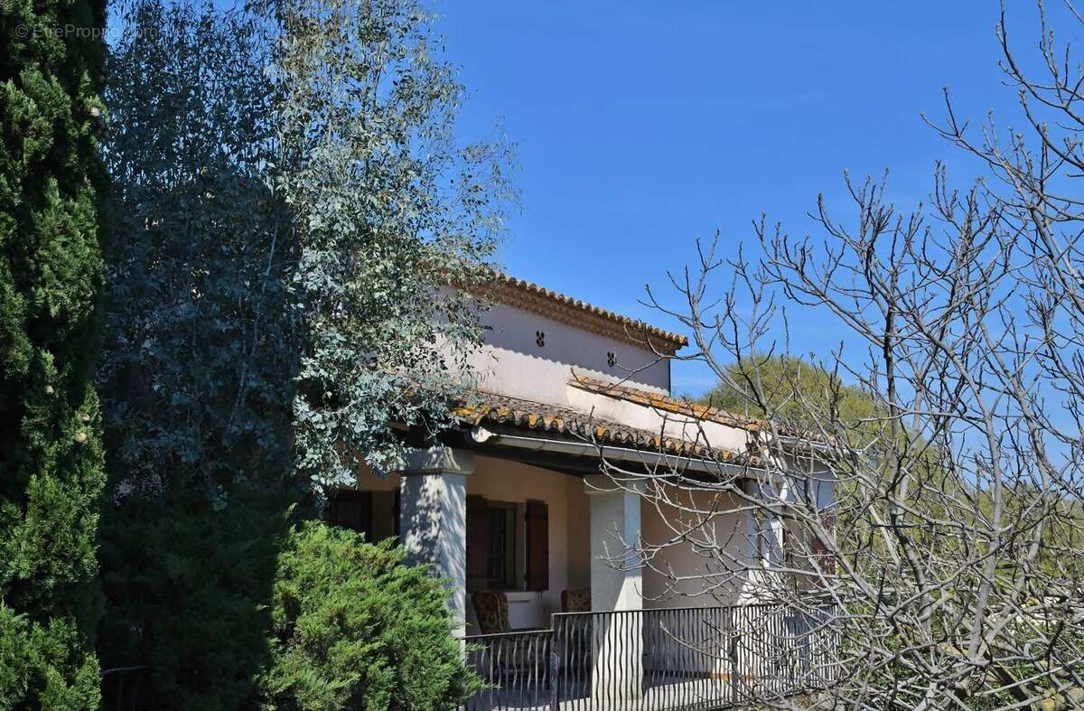 Maison sur terrain 2300m², rafraichissement à prévoir - photo 10