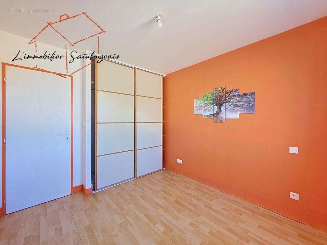 TRIAC-LAUTRAIT  89 m²  3 Chambres  803 m² - photo 4