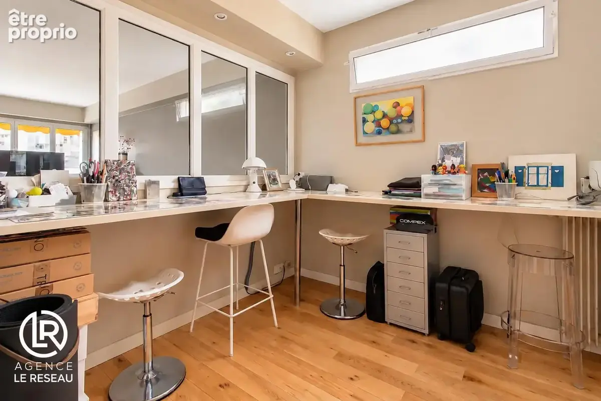 Appartement familial et lumineux en parfait état situé dans le quartier Ternes - photo 4