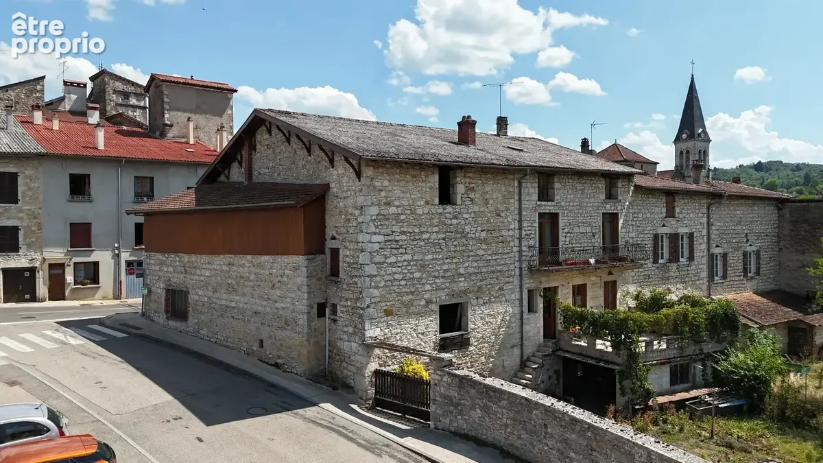Maison à PONCIN