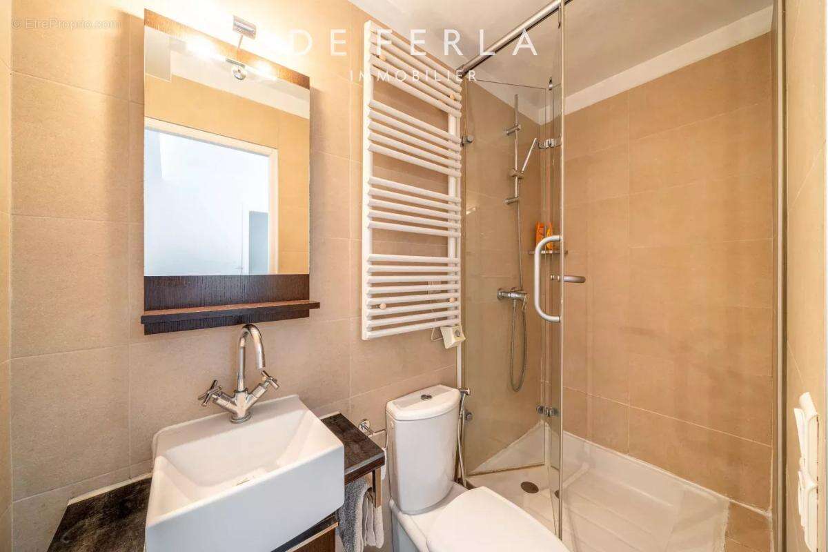 Appartement à PARIS-8E