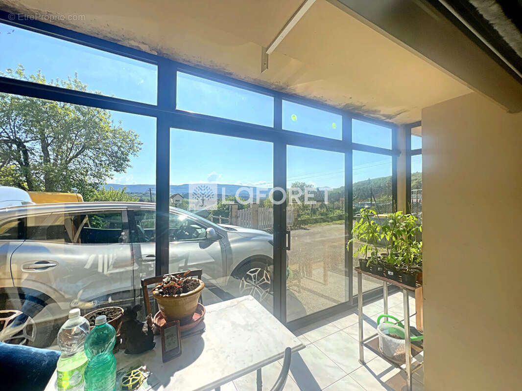 Maison à MARIGNA-SUR-VALOUSE