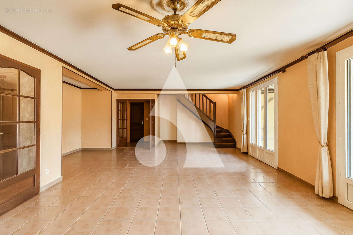 Maison à CHAZAY-D&#039;AZERGUES