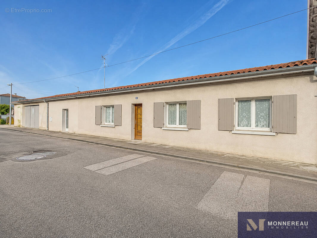 Maison à BARBEZIEUX-SAINT-HILAIRE