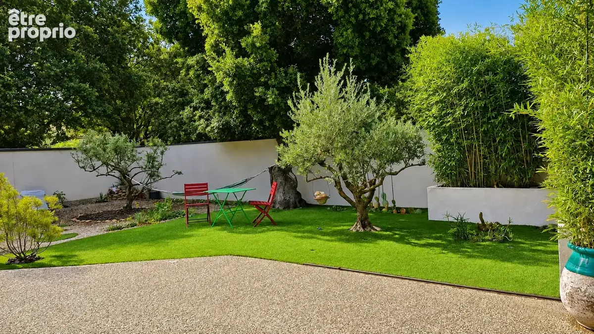 Au calme, villa contemporaine de plain pied sur 1003m2 avec piscine - prestation haut de gamme - photo 5