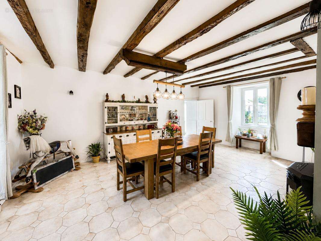 Domaine d'Exception de 17 Hectares, 4 chambres, 251m2 - gara - photo 6