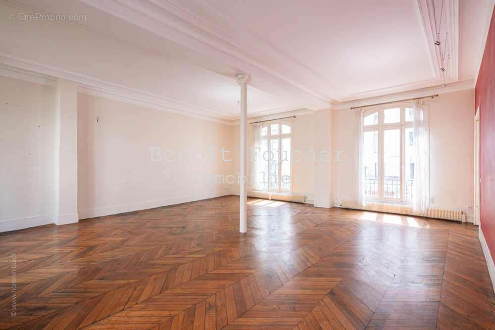 Paris 20ème limite 11ème, Ménilmontrant, 230m2 comme une maison avec deux terrasses. - photo 2