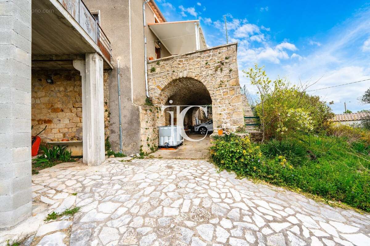 Maison à SAINT-PAUL-LE-JEUNE