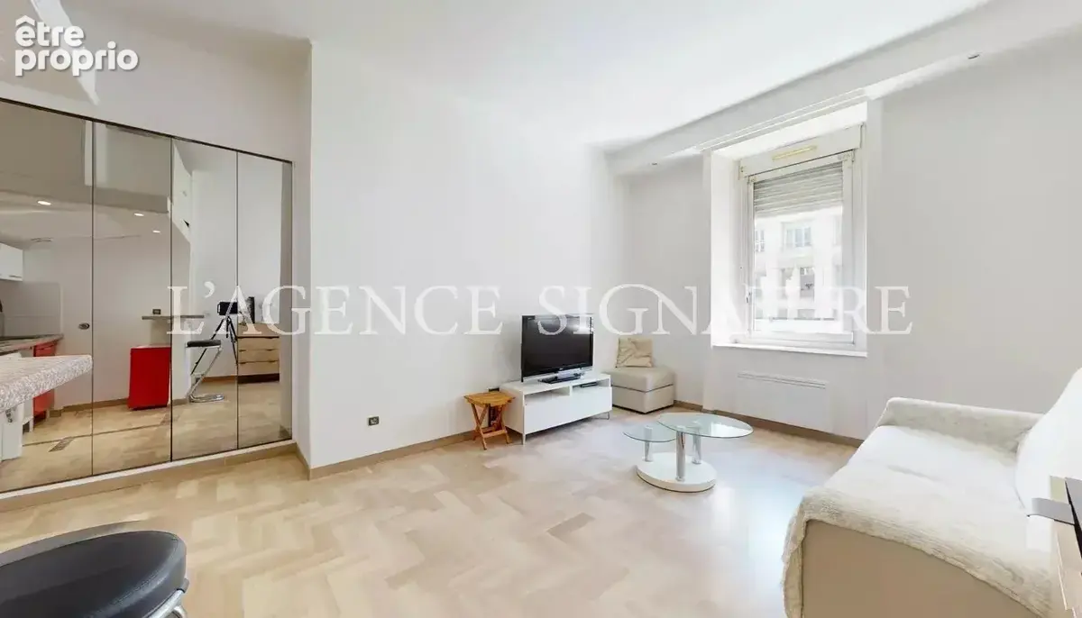 ** a vendre - studio 28 m² - nice centre ** - photo 2