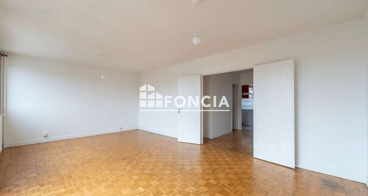 Appartement à LE PLESSIS-TREVISE