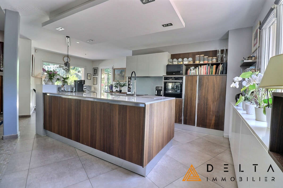 Maison 185 m² sur terrain de 1502 m² avec piscine - photo 6
