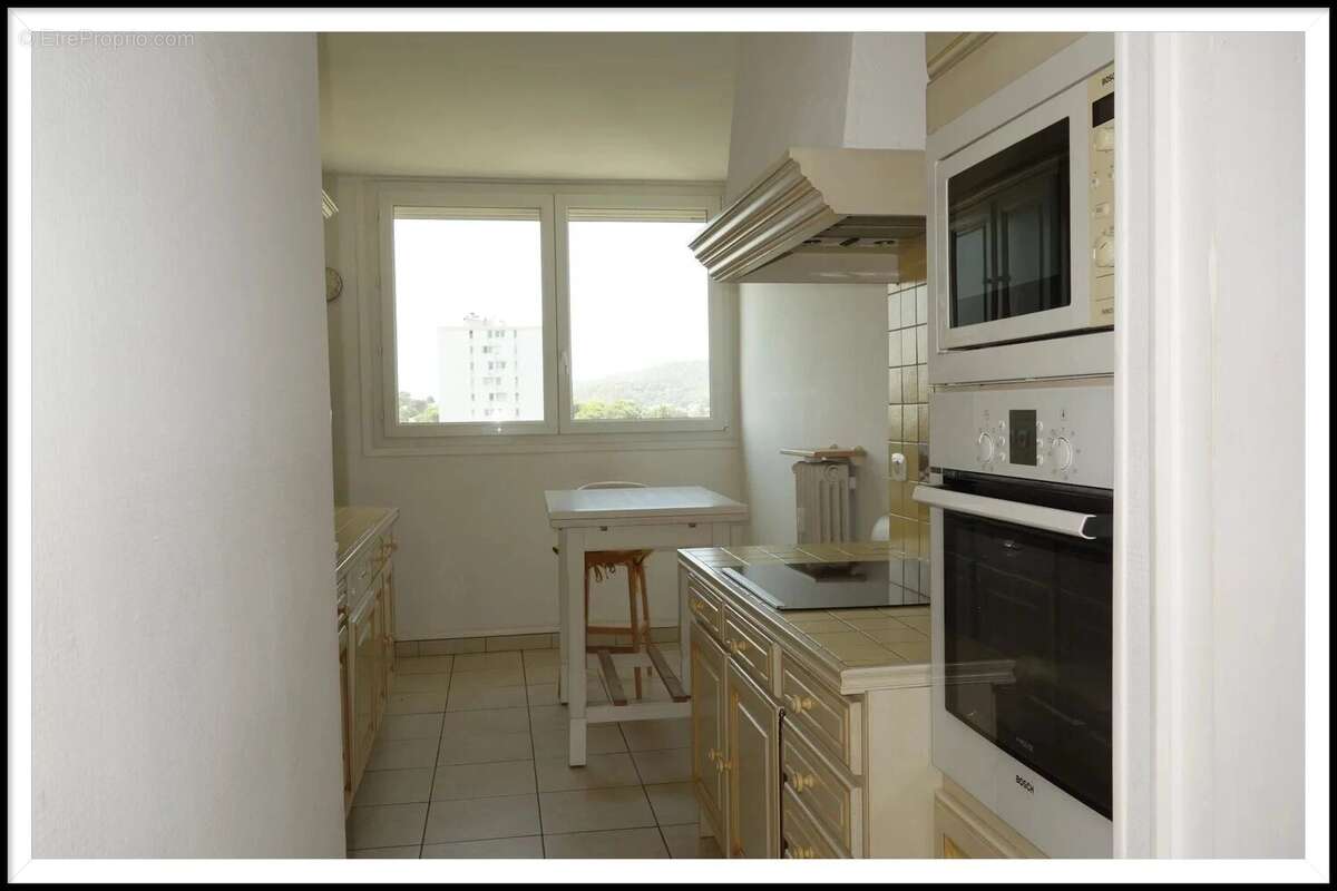 Appartement à BAGNOLS-SUR-CEZE