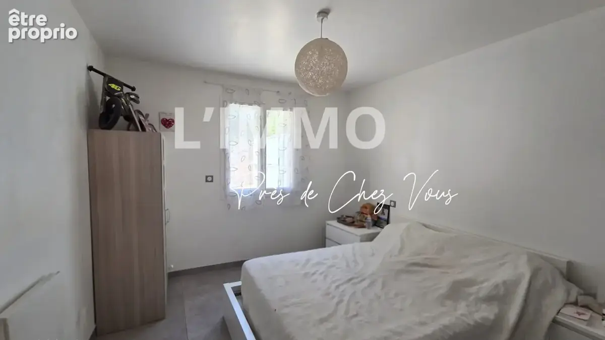 Maison de plain-pied avec jardin, garage et stationnements - photo 6