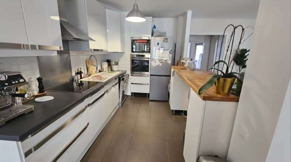 Appartement à LEVALLOIS-PERRET