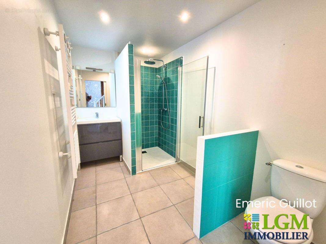  À VENDRE – Maison de bourg entièrement rénovée de 110 m² - 3 Chambres - Bureau - Terrasse - Atelier - appentis - Cave - Chambon - photo 10