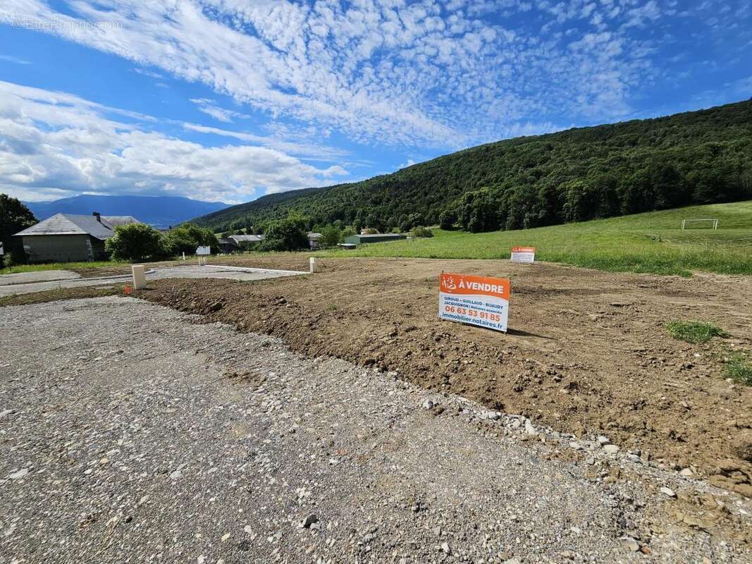 Terrain à SAINT-GERMAIN-LA-CHAMBOTTE