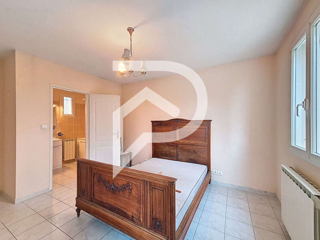 Maison à MONTELIMAR