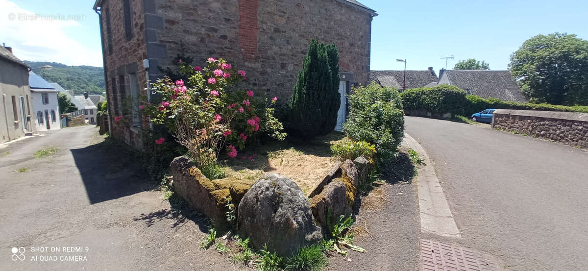 Maison à SAINT-SAUVES-D'AUVERGNE