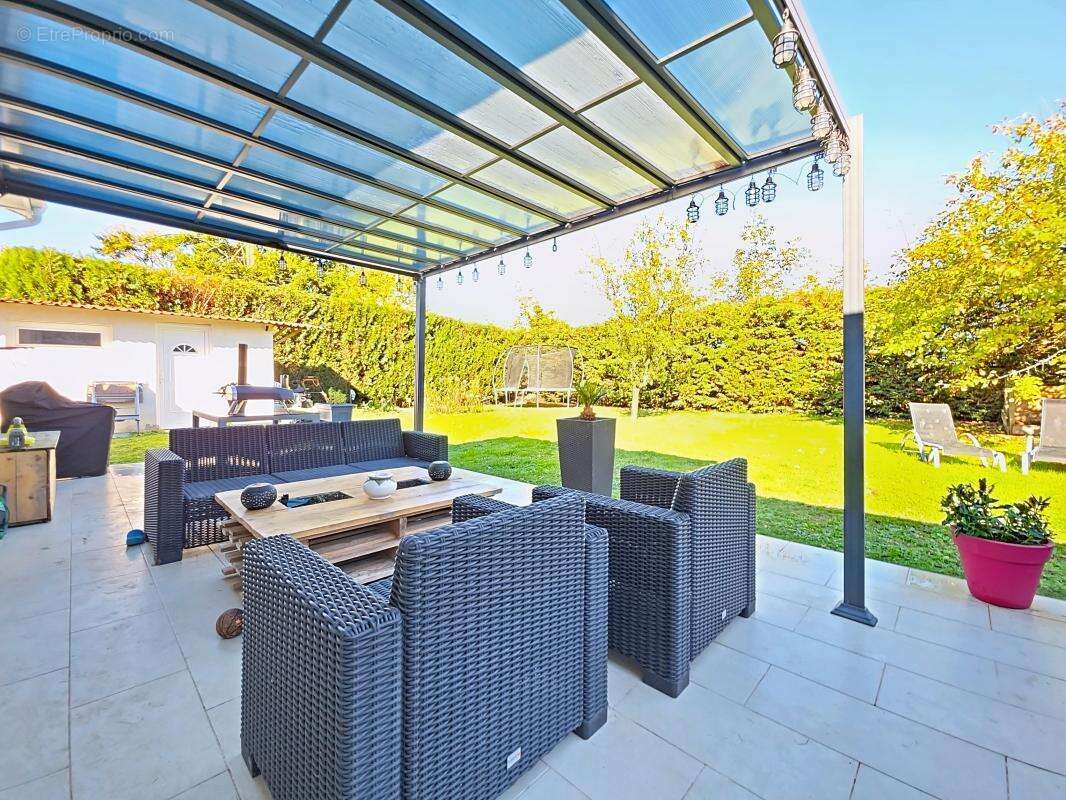 Maison à SAINT-PIERRE-DE-CHANDIEU