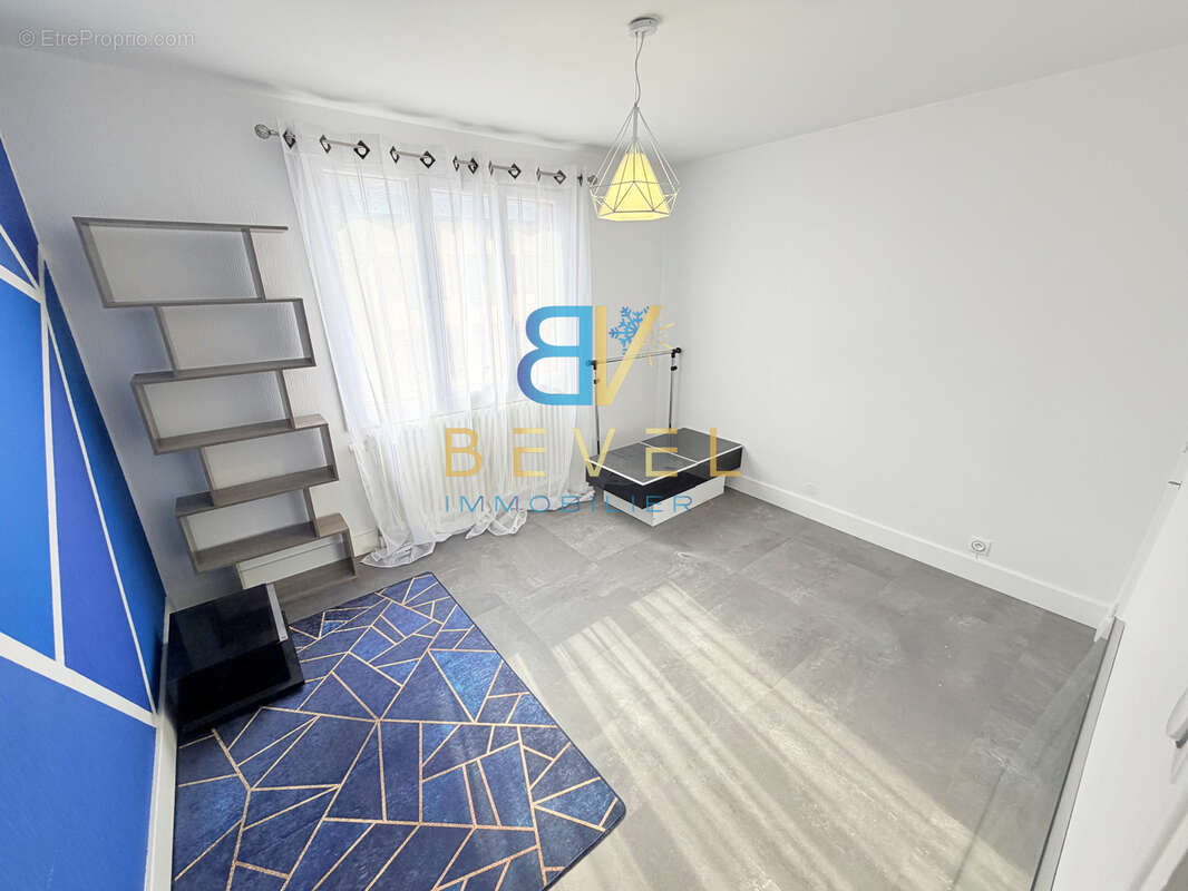 (73) saint-jean-de-maurienne - appartement rénové en 2021 - t3 - cave - balcons - place de parking - photo 10