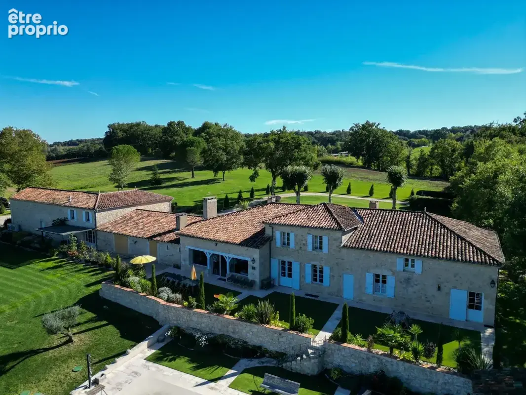 Maison élégante de style chartreuse avec maison d'amis dans un parc privé - photo 3