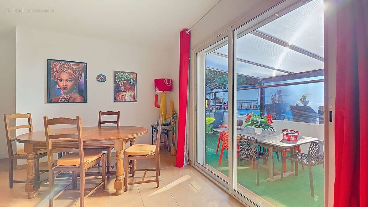 Maison à LA TOUR-SUR-ORB