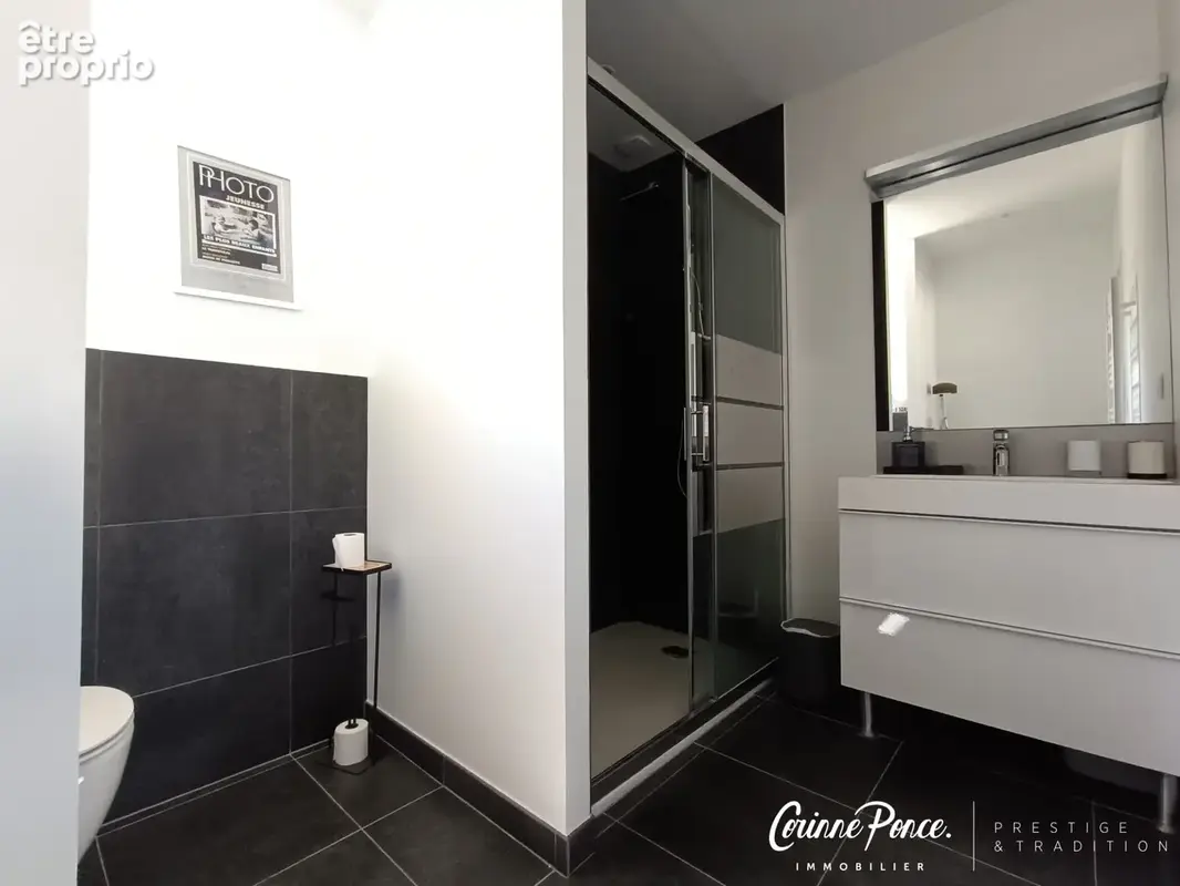 Villa rénovée contemporaine avec piscine, dépendance et atelier - photo 31