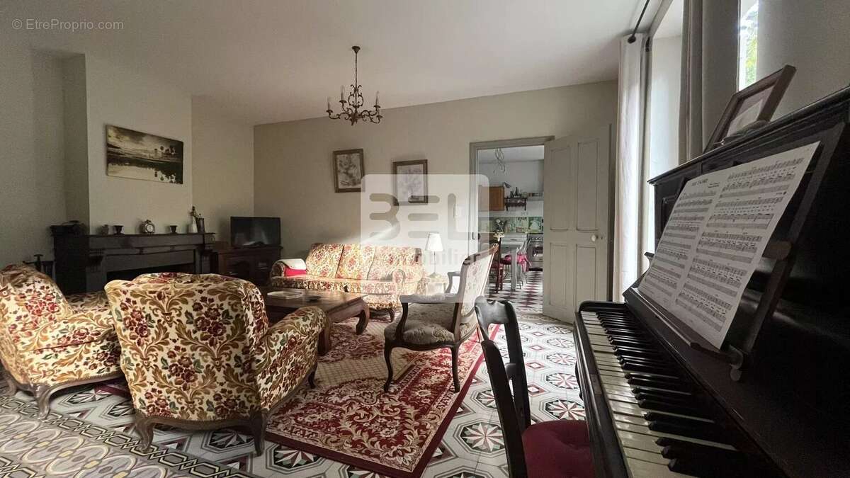 Maison à SAINT-VICTOR-LA-COSTE