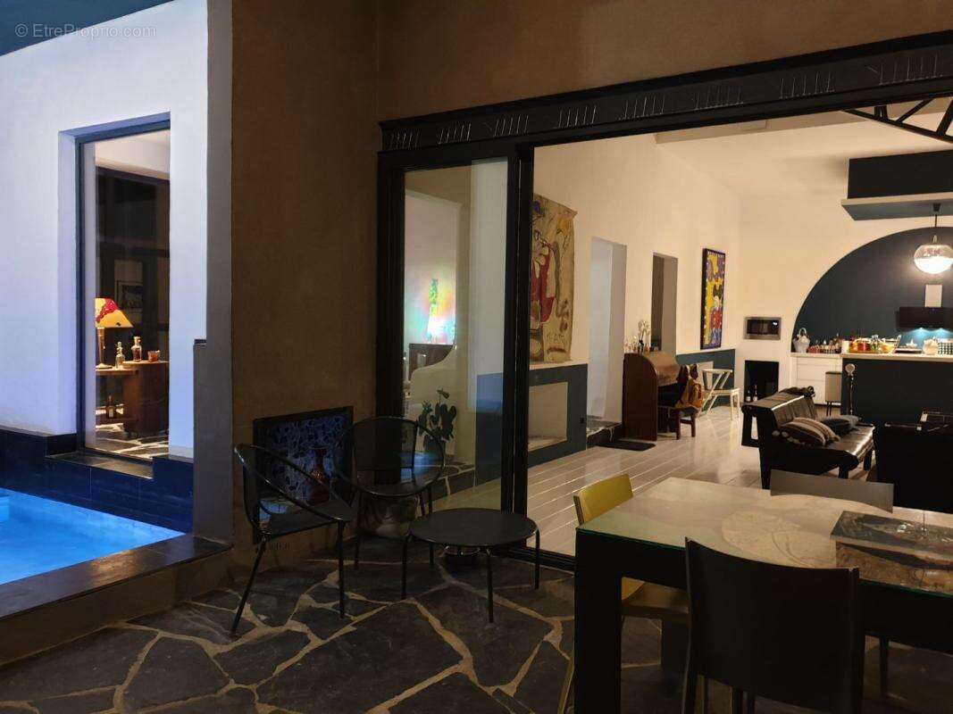 Maison 420 m² à Nimes  - photo 3